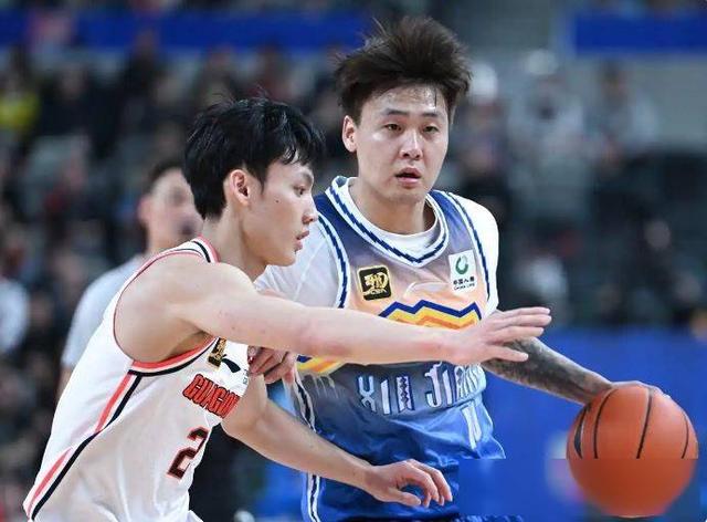 包含瓦朗谢纳客场战胜尼斯，取得关键胜利的词条